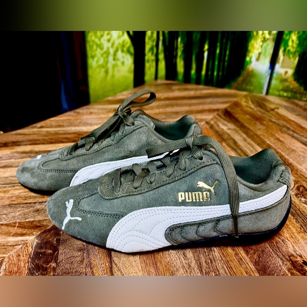 Puma Speedcat Sneakers Sz 36 EUC Loden Green & white Suede sz 6 women/4.5 men - Picture 2 of 7